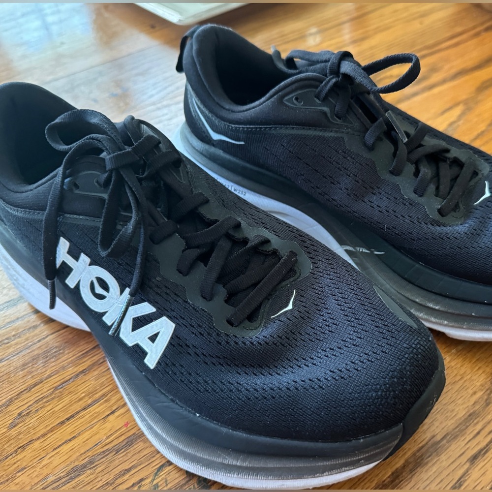 Hoka Bondi 8 black sneakers — Women’s 9.5